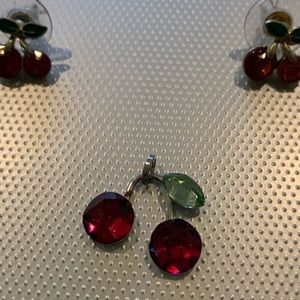 Swarowski cherry 2 piece pendant and earrings present